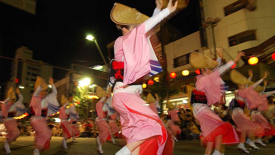 徳島阿波おどり 女性の踊り。軽やかです。